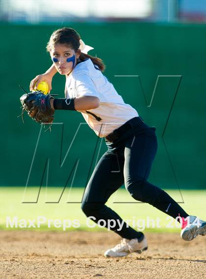 Thumbnail 3 in La Vernia vs. King (3A Regional Semifinal) photogallery.