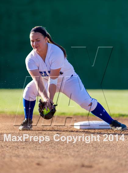 Thumbnail 1 in La Vernia vs. King (3A Regional Semifinal) photogallery.