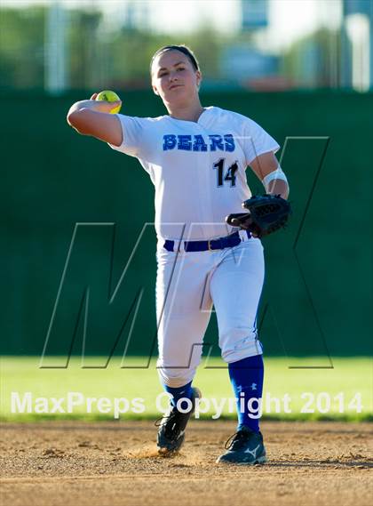Thumbnail 3 in La Vernia vs. King (3A Regional Semifinal) photogallery.
