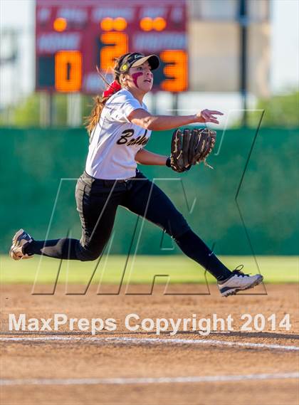 Thumbnail 3 in La Vernia vs. King (3A Regional Semifinal) photogallery.