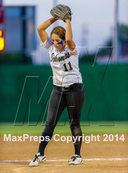 Thumbnail 2 in La Vernia vs. King (3A Regional Semifinal) photogallery.