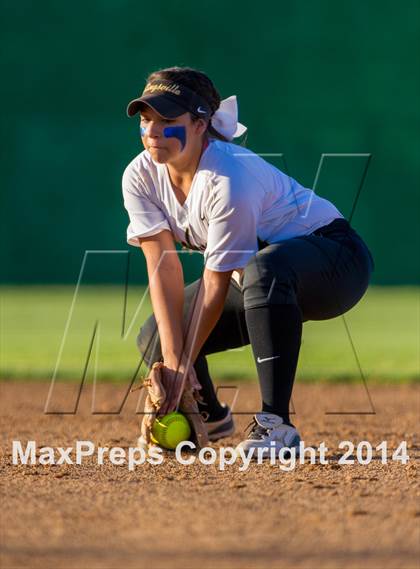 Thumbnail 1 in La Vernia vs. King (3A Regional Semifinal) photogallery.