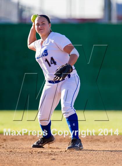 Thumbnail 1 in La Vernia vs. King (3A Regional Semifinal) photogallery.