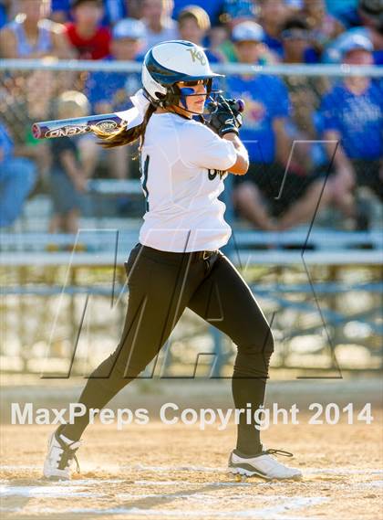 Thumbnail 2 in La Vernia vs. King (3A Regional Semifinal) photogallery.