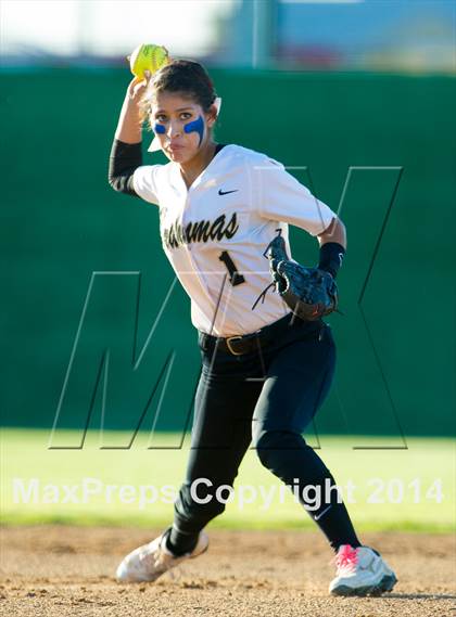 Thumbnail 2 in La Vernia vs. King (3A Regional Semifinal) photogallery.