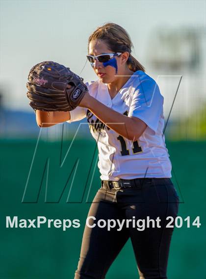 Thumbnail 1 in La Vernia vs. King (3A Regional Semifinal) photogallery.