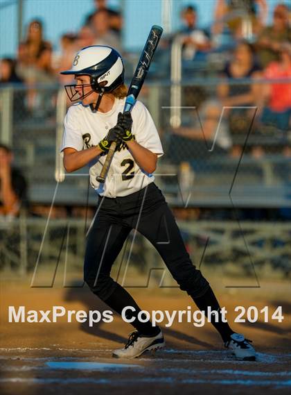 Thumbnail 2 in La Vernia vs. King (3A Regional Semifinal) photogallery.