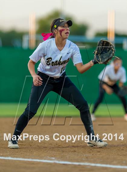 Thumbnail 2 in La Vernia vs. King (3A Regional Semifinal) photogallery.