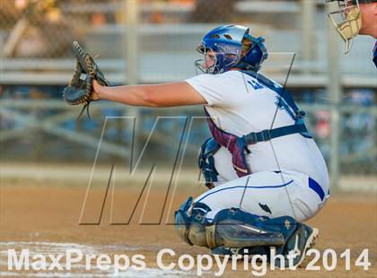Thumbnail 2 in La Vernia vs. King (3A Regional Semifinal) photogallery.