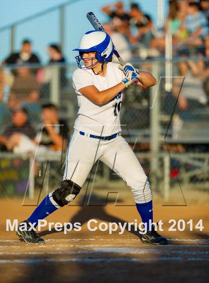 Thumbnail 2 in La Vernia vs. King (3A Regional Semifinal) photogallery.