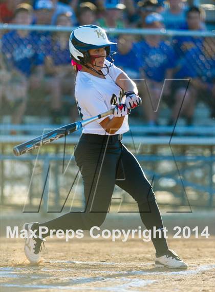 Thumbnail 2 in La Vernia vs. King (3A Regional Semifinal) photogallery.