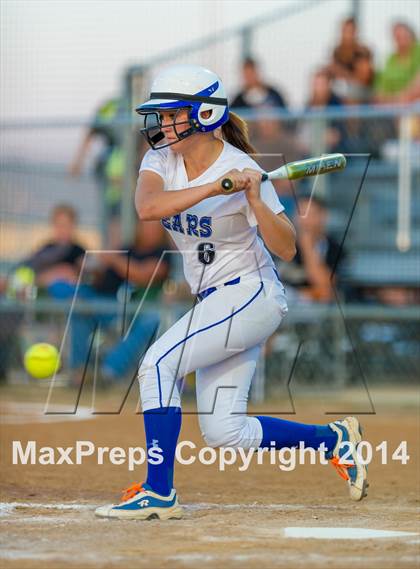 Thumbnail 1 in La Vernia vs. King (3A Regional Semifinal) photogallery.