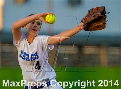Thumbnail 1 in La Vernia vs. King (3A Regional Semifinal) photogallery.