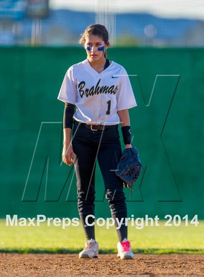 Thumbnail 2 in La Vernia vs. King (3A Regional Semifinal) photogallery.