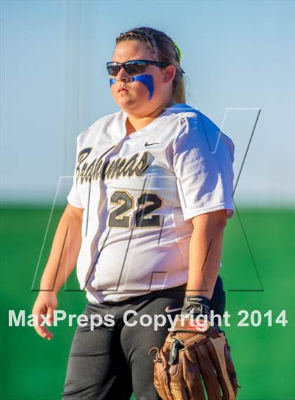 Thumbnail 2 in La Vernia vs. King (3A Regional Semifinal) photogallery.