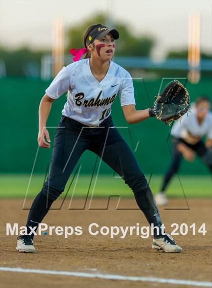 Thumbnail 1 in La Vernia vs. King (3A Regional Semifinal) photogallery.