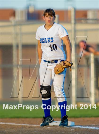 Thumbnail 1 in La Vernia vs. King (3A Regional Semifinal) photogallery.