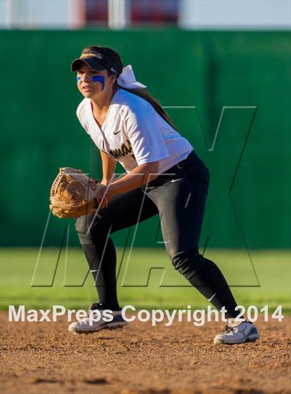 Thumbnail 3 in La Vernia vs. King (3A Regional Semifinal) photogallery.