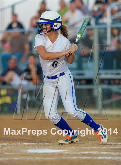 Thumbnail 2 in La Vernia vs. King (3A Regional Semifinal) photogallery.