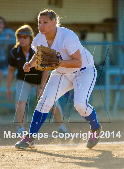 Thumbnail 3 in La Vernia vs. King (3A Regional Semifinal) photogallery.