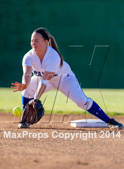 Thumbnail 3 in La Vernia vs. King (3A Regional Semifinal) photogallery.