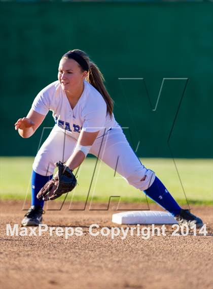 Thumbnail 2 in La Vernia vs. King (3A Regional Semifinal) photogallery.
