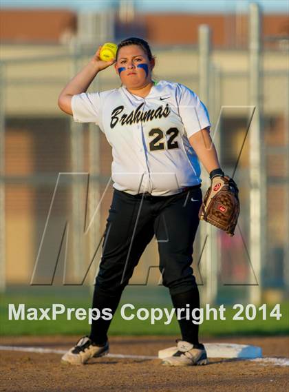 Thumbnail 3 in La Vernia vs. King (3A Regional Semifinal) photogallery.