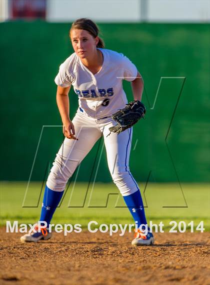 Thumbnail 2 in La Vernia vs. King (3A Regional Semifinal) photogallery.
