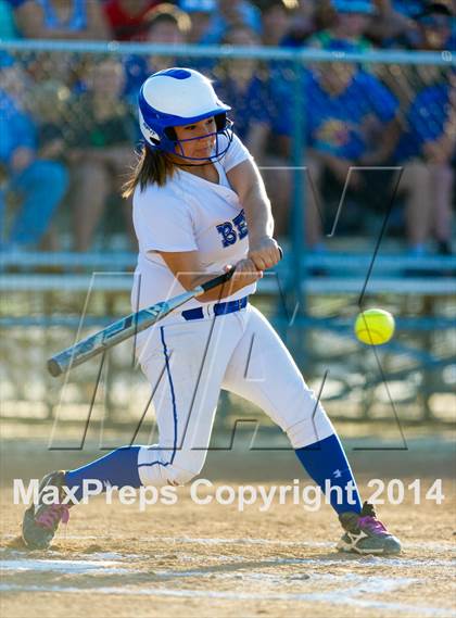 Thumbnail 2 in La Vernia vs. King (3A Regional Semifinal) photogallery.