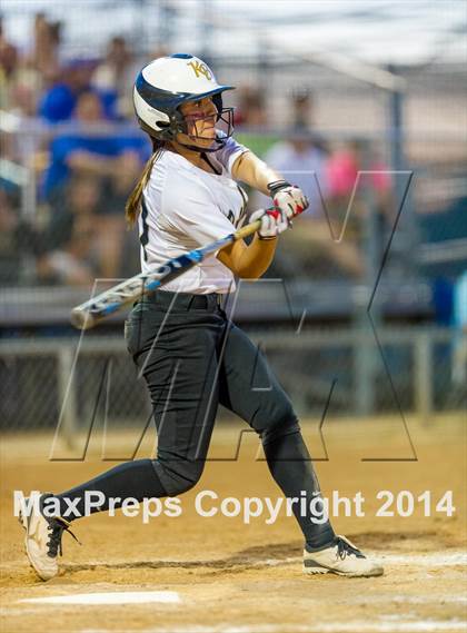 Thumbnail 2 in La Vernia vs. King (3A Regional Semifinal) photogallery.