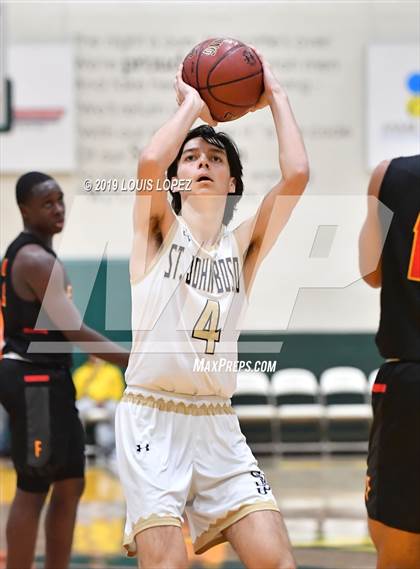 Thumbnail 2 in St. John Bosco vs. Fairfax (Classic at Damien) photogallery.