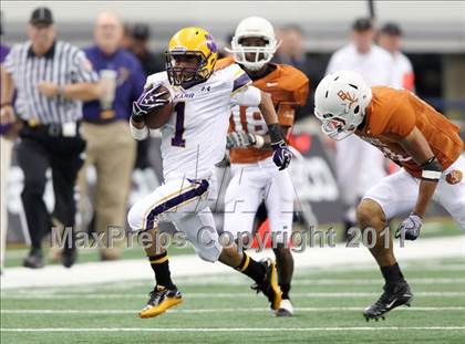 Thumbnail 1 in Karr vs. Bowie (Kirk Herbstreit National Kickoff Classic) photogallery.
