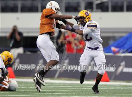 Thumbnail 1 in Karr vs. Bowie (Kirk Herbstreit National Kickoff Classic) photogallery.