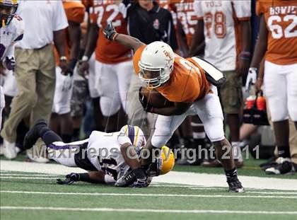 Thumbnail 1 in Karr vs. Bowie (Kirk Herbstreit National Kickoff Classic) photogallery.