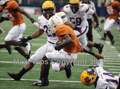 Thumbnail 1 in Karr vs. Bowie (Kirk Herbstreit National Kickoff Classic) photogallery.
