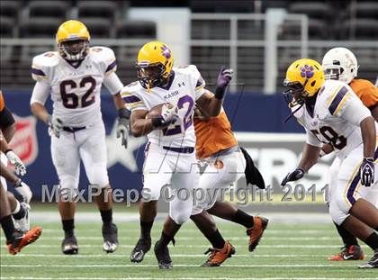 Thumbnail 1 in Karr vs. Bowie (Kirk Herbstreit National Kickoff Classic) photogallery.