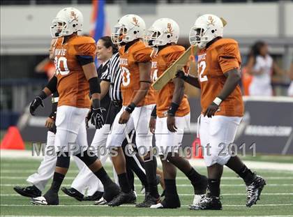 Thumbnail 1 in Karr vs. Bowie (Kirk Herbstreit National Kickoff Classic) photogallery.