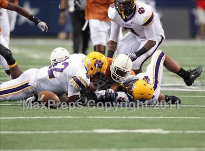 Thumbnail 1 in Karr vs. Bowie (Kirk Herbstreit National Kickoff Classic) photogallery.