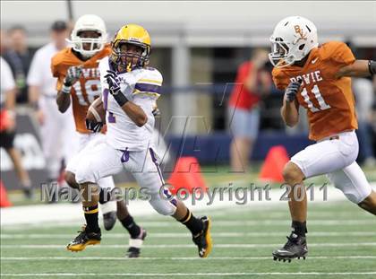Thumbnail 2 in Karr vs. Bowie (Kirk Herbstreit National Kickoff Classic) photogallery.