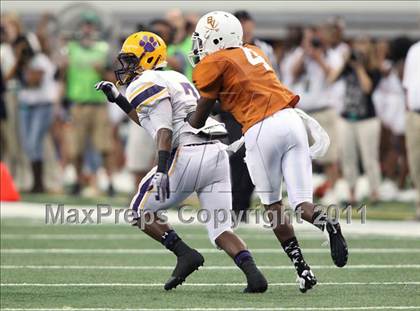 Thumbnail 1 in Karr vs. Bowie (Kirk Herbstreit National Kickoff Classic) photogallery.