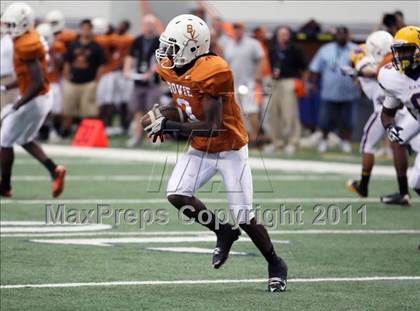 Thumbnail 1 in Karr vs. Bowie (Kirk Herbstreit National Kickoff Classic) photogallery.
