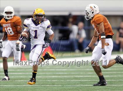 Thumbnail 1 in Karr vs. Bowie (Kirk Herbstreit National Kickoff Classic) photogallery.