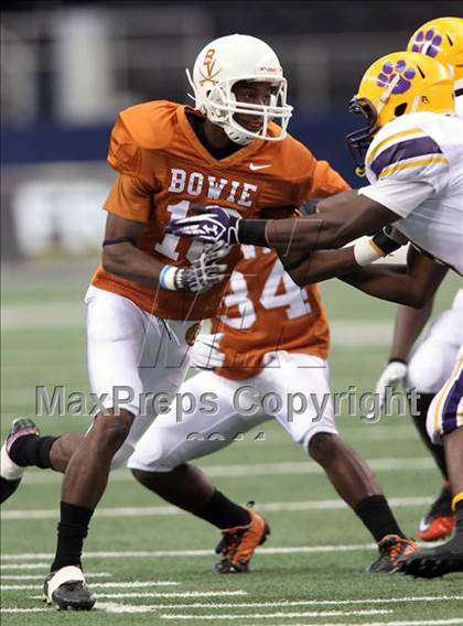 Thumbnail 1 in Karr vs. Bowie (Kirk Herbstreit National Kickoff Classic) photogallery.