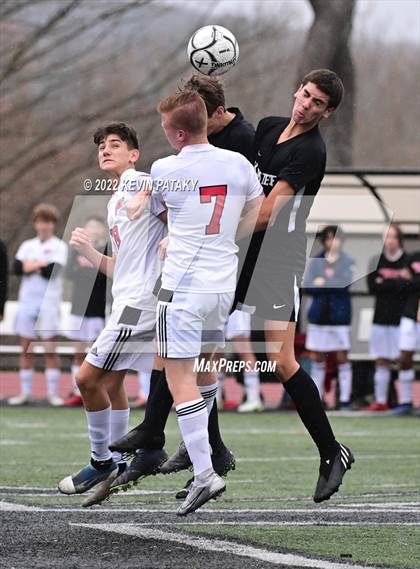 Thumbnail 3 in Pomperaug @ Xavier (CIAC Class L Quarterfinal) photogallery.