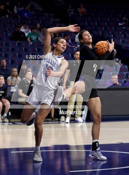 Thumbnail 2 in Catalina Foothills vs Pueblo (McKale Center) photogallery.
