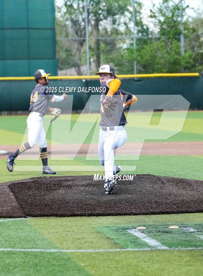 Thumbnail 3 in Flatirons Academy vs Akron (CHSAA 1A Championship) photogallery.