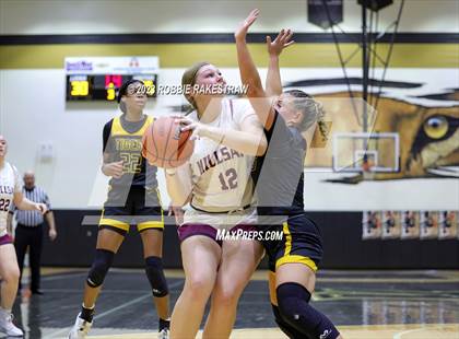 Thumbnail 3 in Malakoff vs. Millsap (Kaufman Holiday Tournament) photogallery.