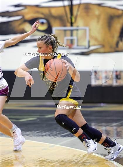 Thumbnail 1 in Malakoff vs. Millsap (Kaufman Holiday Tournament) photogallery.