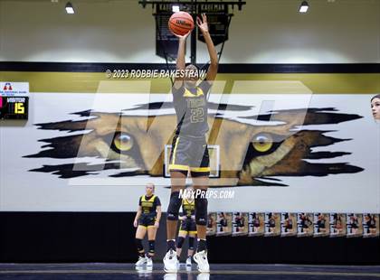 Thumbnail 3 in Malakoff vs. Millsap (Kaufman Holiday Tournament) photogallery.