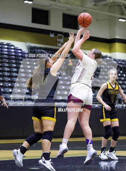 Thumbnail 1 in Malakoff vs. Millsap (Kaufman Holiday Tournament) photogallery.
